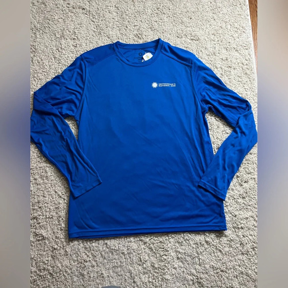 Size Medium Smithsonian Silky Long Sleeve NWT - Picture 1 of 6